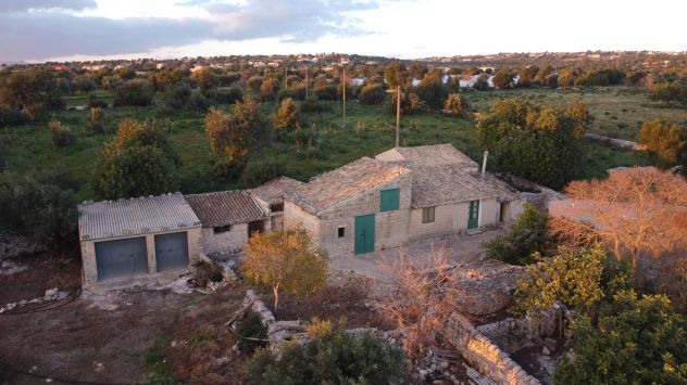 Scicli, sassi a vista in contrada Calamarieri