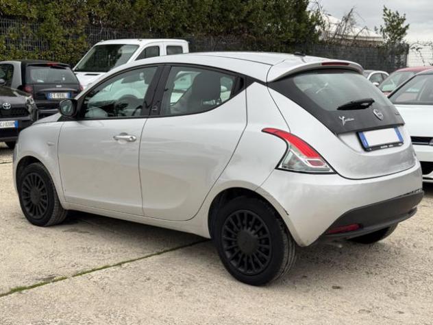 LANCIA Ypsilon HYBRID 1.0cc 70cv CERCHI IN LEGA rif. 23313260 - Foto 4