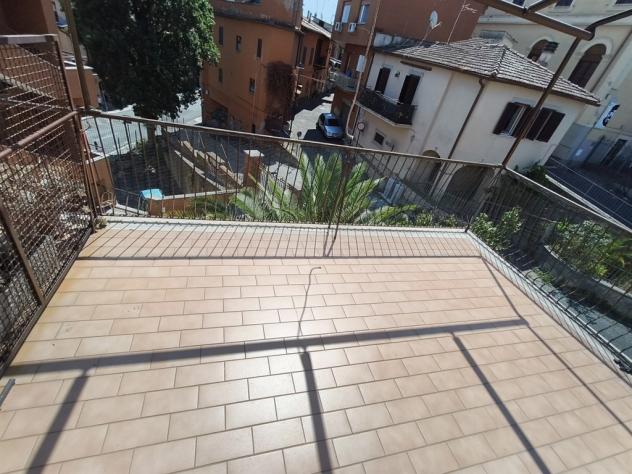 AMPIO TRILOCALE CON TERRAZZO - Foto 12