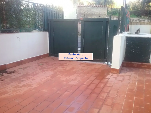 ARICCIA BILOCALE ARREDATO CON GIARDINO PRIVATO MATTONATO E POSTO AUTO INTERNO.