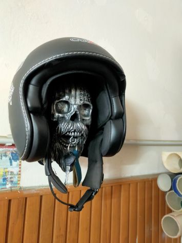 Appendi casco e chiavi a forma di teschio