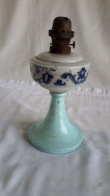 Lucerna con laccatura verde-azzurra antica in Opalino