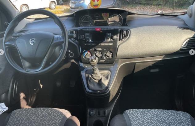 Lancia Ypsilon 1.0 firefly hybrid Silver s&s 70cv - Foto 2