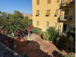 Alassio zona Parco fuor del vento ampio alloggio con mq. 400 di giardino, b &hellip;