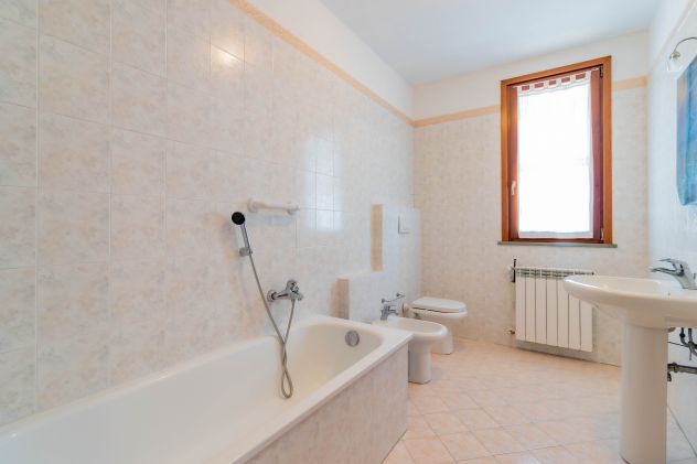 VILLETTA ANGOLARE CON 600 MQ DI GIARDINO, SUBITO LIBERA! - Foto 9