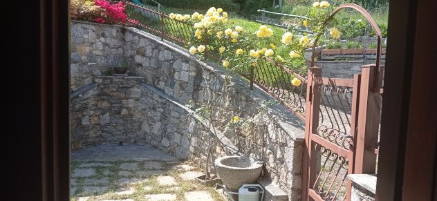 Vendesi casa indipendente in centro paese con giardino - Foto 3