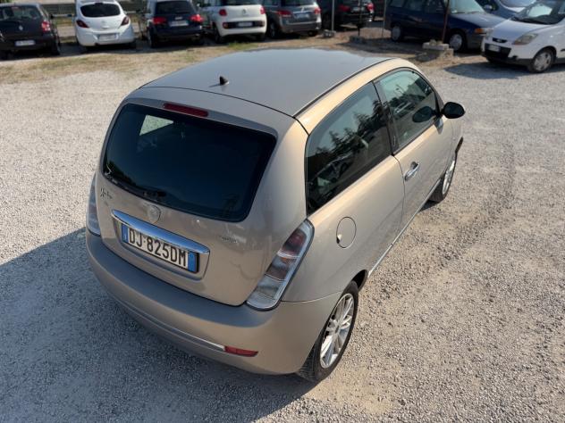 Lancia Ypsilon 1.3 MJT 90 CV Oro Giallo - Foto 8