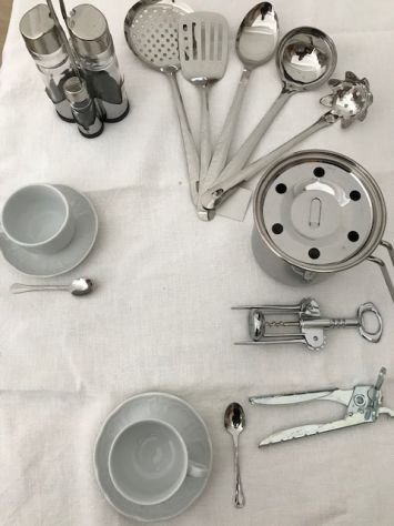 set accessori per la tavola+cuscini +tavolo stiro+ varie - Foto 3