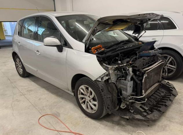 Renault Scenic Scic XMod 1.2 TCe 130CV SINISTRATA