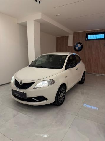 Lancia Ypsilon 1.3 MultiJet 95cv Stop&Start Silver - Foto 2