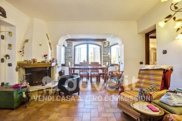 Casa indipendente di 400 m² con 5 locali in vendita a Brissago-Valtravaglia