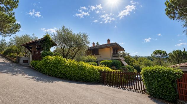 Villa indipendente con ampio giardino e taverna – Greve in Chianti (frazione Greti ) - Foto 2