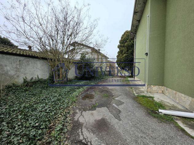 VILLA SINGOLA DI AMPIA METRATURA SU DUE LIVELLI LIBERA SUBITO - Foto 8