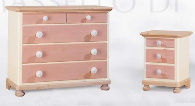 Mobili Rustici Pavia in legno stile rustico: Comò 5 cassetti rosa e bianco