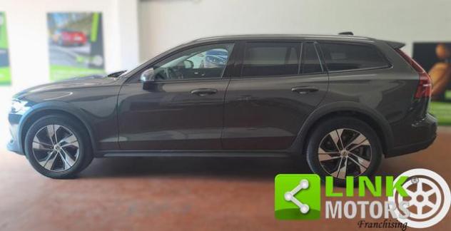 VOLVO V60 Cross Country 2.0 B4 D 211H 195 MHEV HYBRID PLUS AWD AUTOMATICA rif. 24055716 - Foto 3