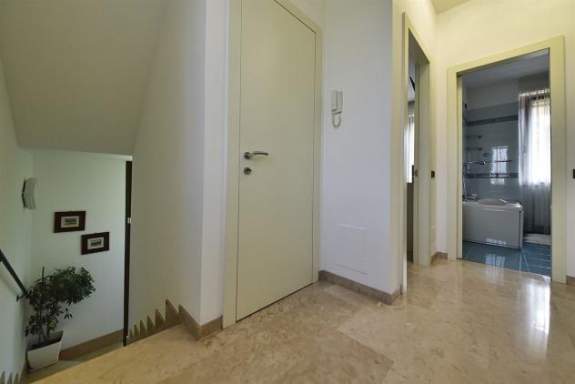 BERNAREGGIO - villa a schiera di testa con ampio giardino privato - Foto 19