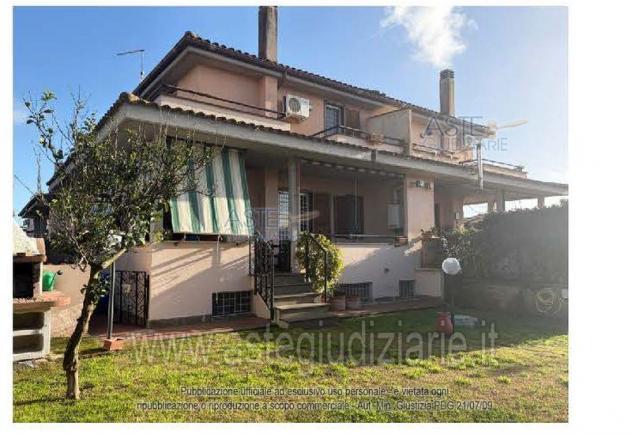 IMMOBILI-IMMOBILE RESIDENZIALE-Via Stoccolma n.16/B