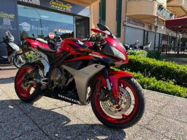 HONDA CBR 600 RR TUTTO INCLUSO ANCHE PASSAGGIO! MINI RATE rif. 24230182