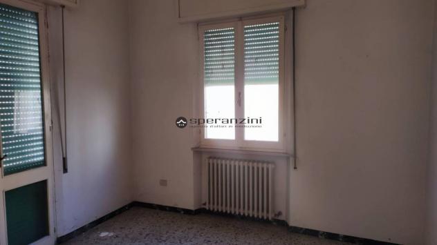 Fossombrone alle porte del centro storico cittadino, facilmente raggiungibile sia in macchina che a piedi, attorniato dai principali servizi proponiam - Foto 6