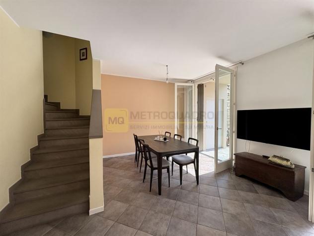 VALMADRERA (LC) - elegante villa a schiera con ascensore interno, doppi giardini e ampi spazi – Valmadrera - Foto 9