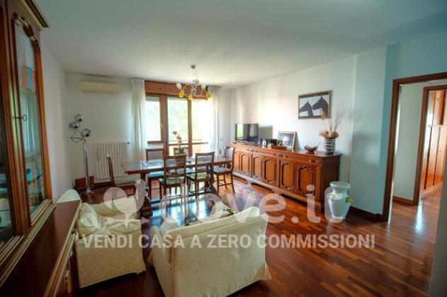 Appartamento di 127 m² con 4 locali e box auto in vendita a Mirandola - Foto 3