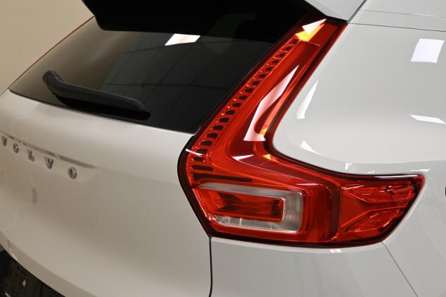 VOLVO XC40 (2017--) XC40 T2 Geartronic Momentum Pro - Foto 7