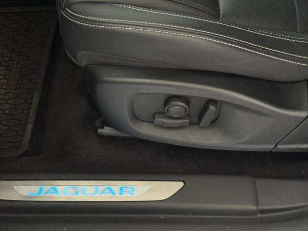 JAGUAR E-Pace 2.0D I4 163 CV AWD Auto R-Dynamic SE rif. 24008503 - Foto 6