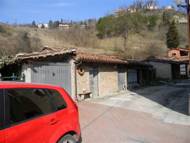 VILLETTA A SCHIERA CON 3 APPARTAMENTI A 2 Km DA URBINO - Foto 4