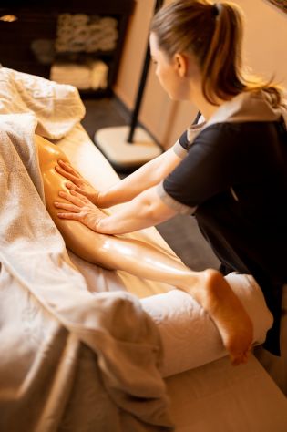 TEL-3242104050-RAGAZZA ORIENTALI MASSAGGI RILASSANTE DOLCE CARINA