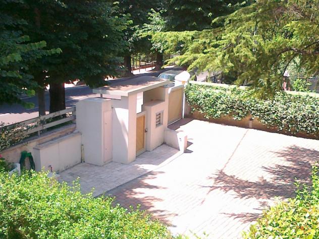 APPARTAMENTO INDIPENDENTE di 3 vani e di 100 mq (CAMAIORE) rif. 2001 - Foto 2