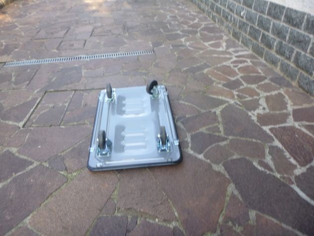 CARRELLO A PIANALE CON FRENI PORTATA 300 Kg. - Foto 5