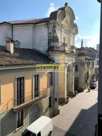 Appartamento all'ultimo piano di tre locali oltre ai servizi in centro storico.