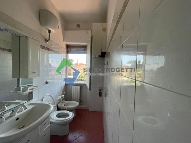 Zona Uncinello a Siena, appartamento con ampio balcone panoramico. - Foto 8