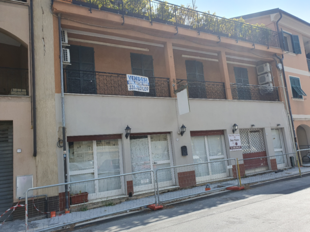 locale commerciale in vendita a Toirano