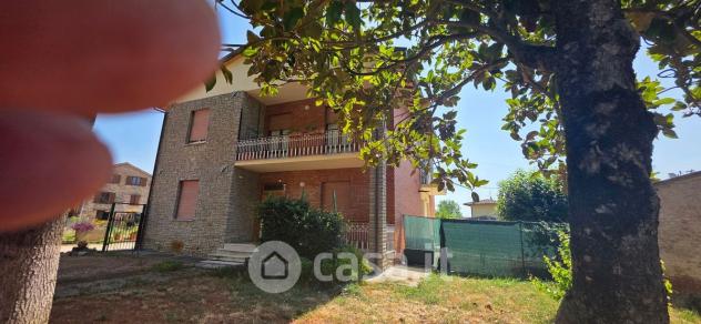 Marsciano vendesi 14 vani 345 Mq