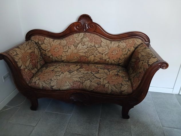 DIVANETTO IN STILE (vendo)