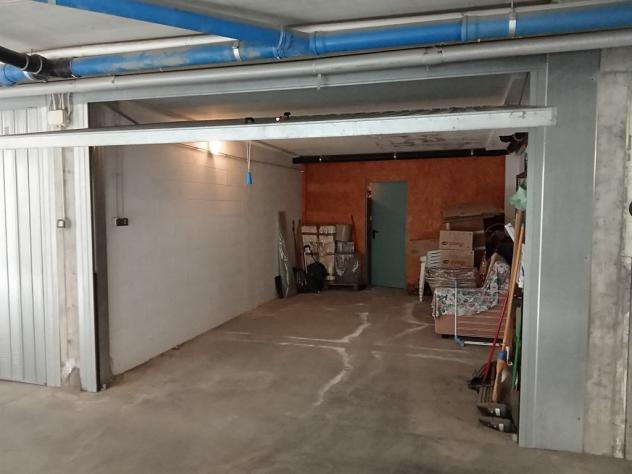 AMPIO BILOCALE CON DUE BAGNI E TERRAZZO PRIVATO CON GARAGE DOPPIO - Foto 17