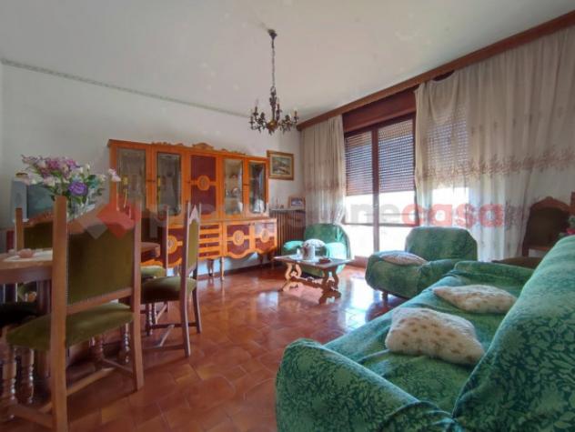 Casa indipendente di 435 m² con più di 5 locali e box auto in vendita a Oleggio Castello - Foto 10