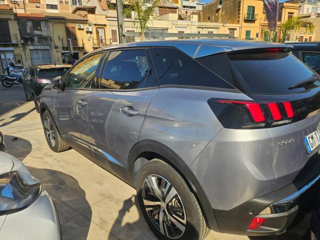 Peugeot 3008 BlueHDi 130 EAT8 Allure Pack 02/2023 - Foto 4