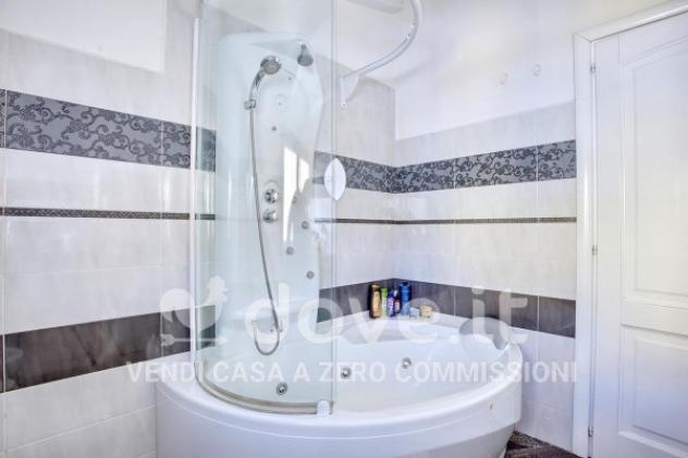 Attico / Mansarda di 77 m² con 3 locali in vendita a Comerio - Foto 14