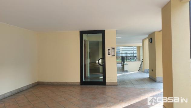 In zona centrale proponiamo in vendita esclusiva luminoso appartamento di due locali con balcone, sovrastante ampio sottotetto, cantina e box.
L'immob - Foto 3