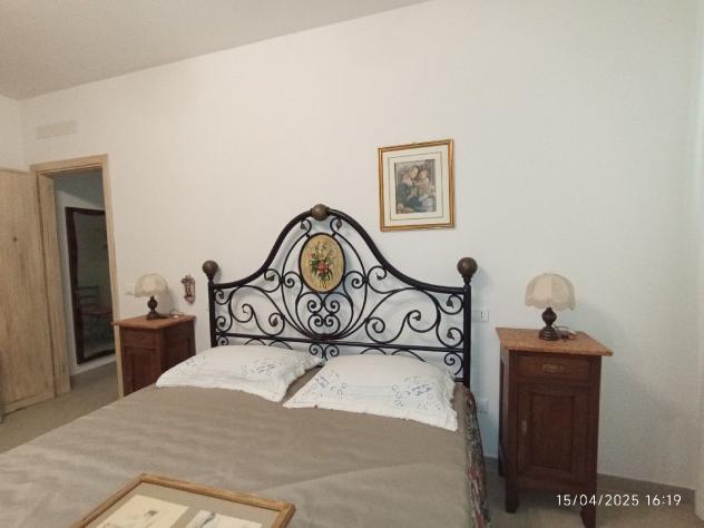 Appartamento con ingresso indipendente e posto auto . Primo piano . Completamente ristrutturato ed arredato . - Foto 5