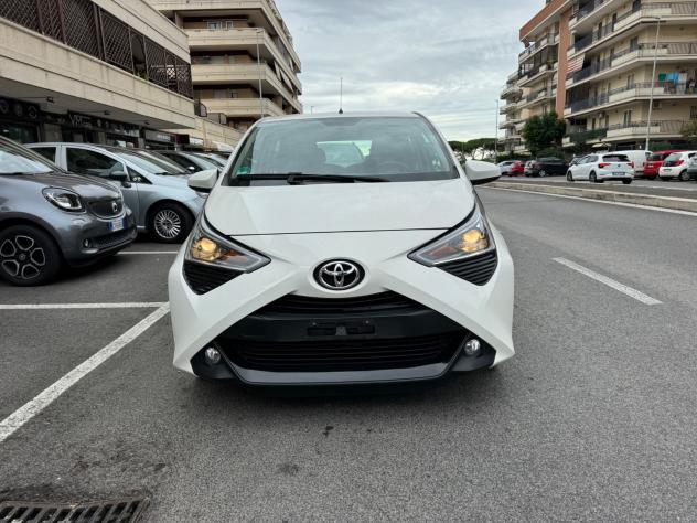 Toyota Aygo Connect 1.0 VVT-i 72 CV 5 porte x-play MMT LED NAVI KAMERA CERCHI 16PDC