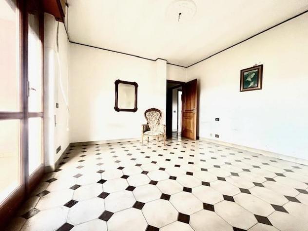 Pentalocale in vendita a Sarzana