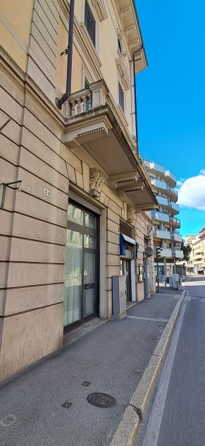 Vendo negozio in centro Varese