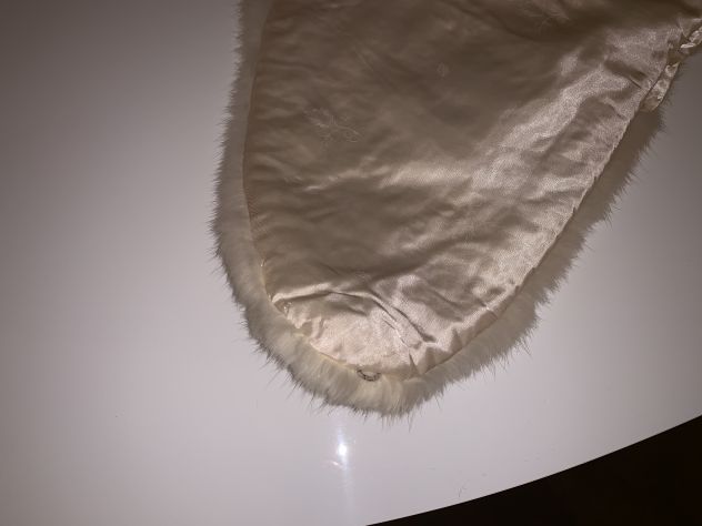 UN COPRISPALLE TUTTO IN VERA PELLICCIA DI CONIGLIO BIANCO FODERATO ALL'INTERNO C - Foto 5