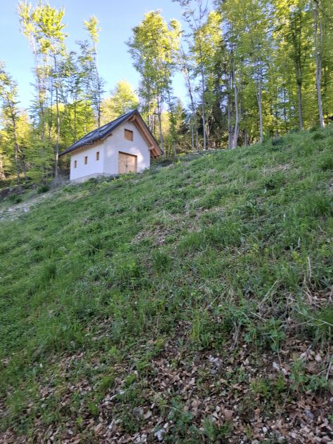 Baita nuova al grezzo con 15.000 mq di bosco privato – Nevegal (Ronce)"