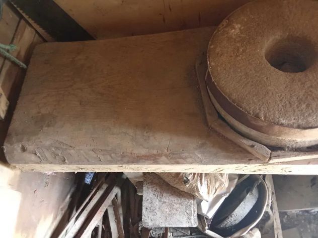 Mulino a mano antico per macinare le cereali - Foto 3