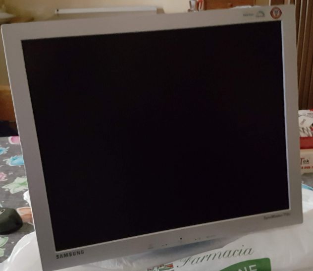 MONITOR LCD SAMSUNG 16"