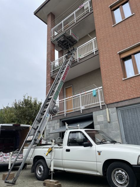 Noleggio autoscale per edilizia e Traslochi Torino